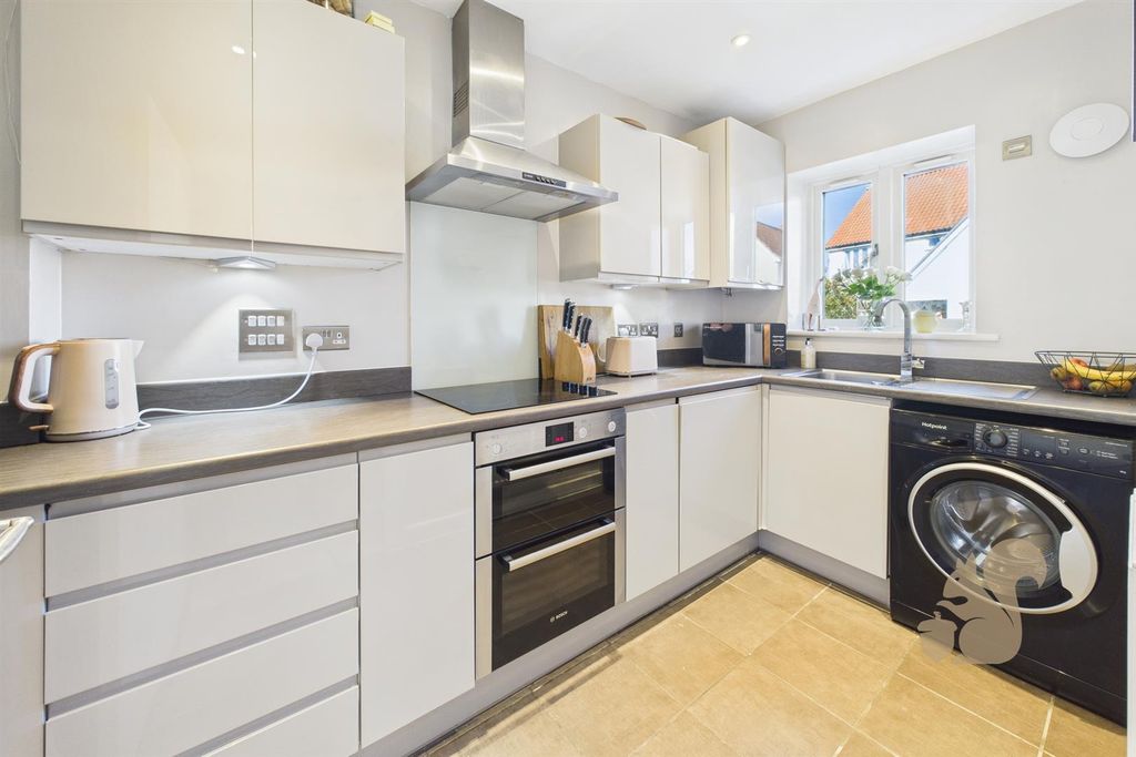 Property photo 3 of 14 Kitchen