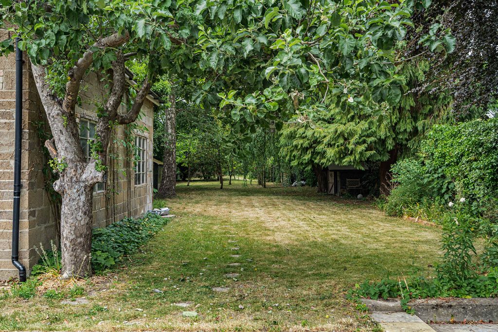Property photo 2 of 20