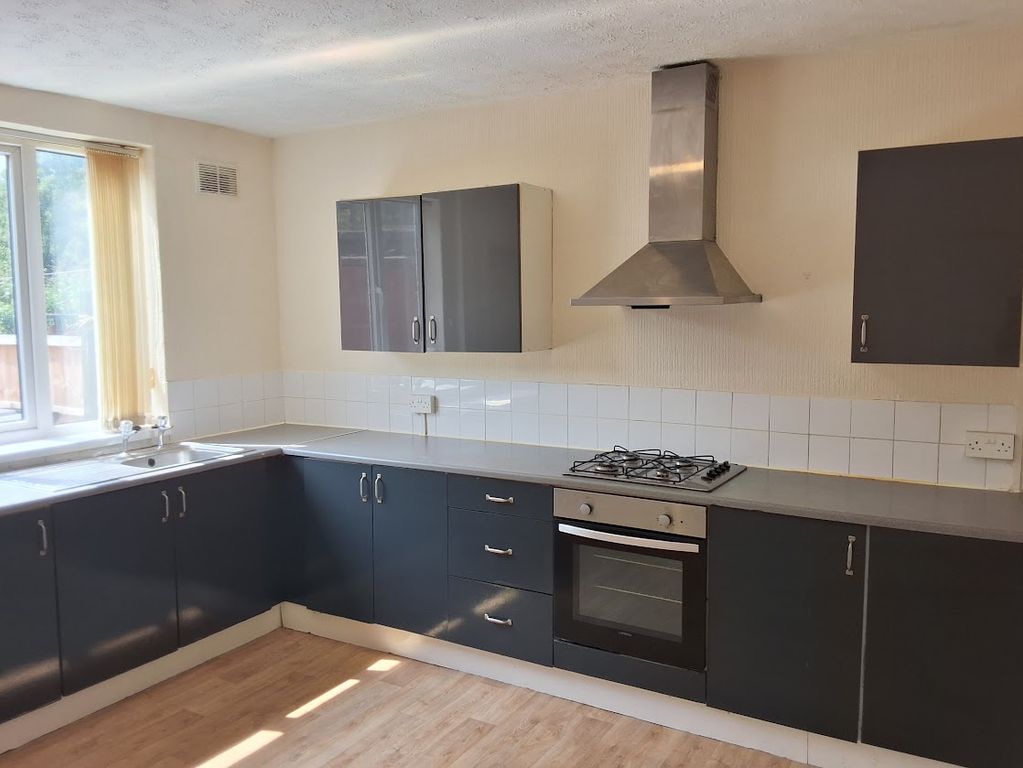 Property photo 2 of 7 Kitchen
