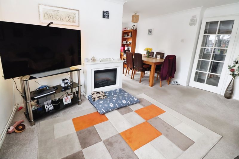 Property photo 2 of 11 Campernell Close