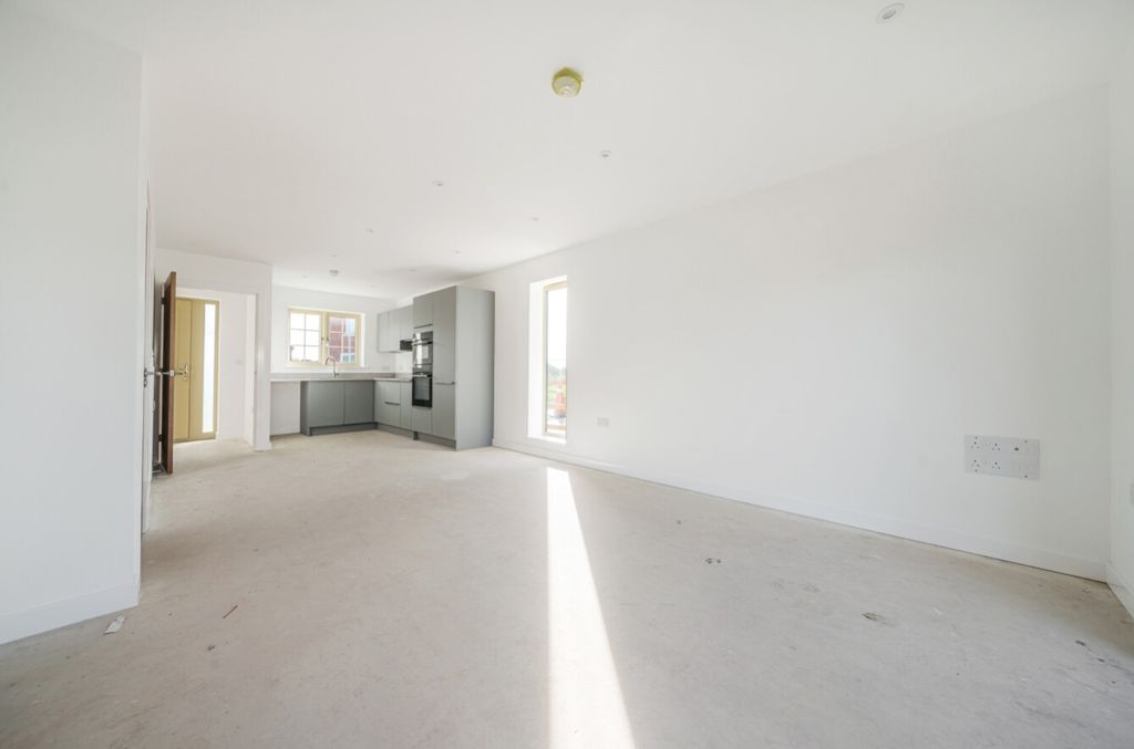 Property photo 2 of 16 1204585 (2)