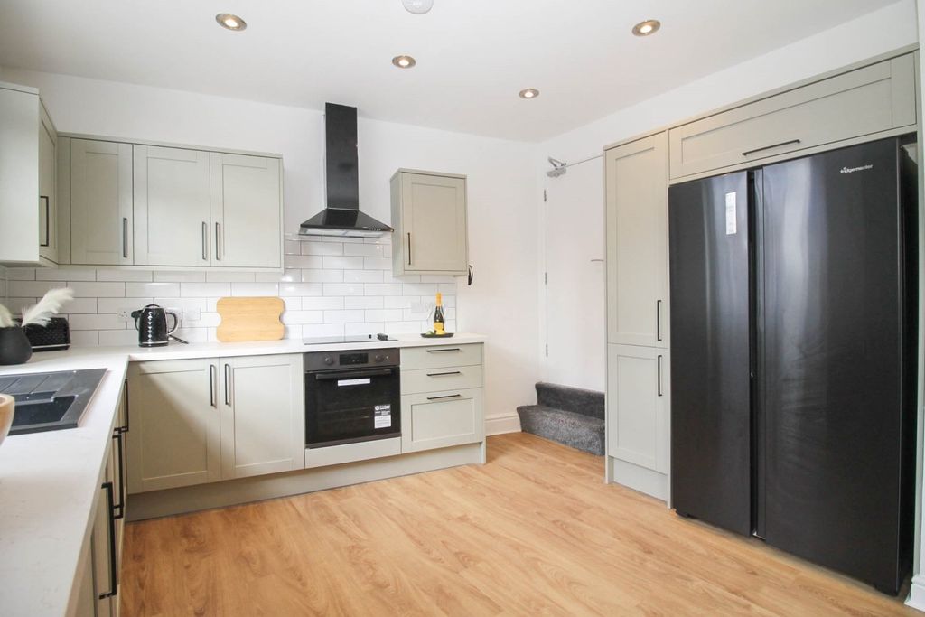Property photo 2 of 16 Picture No. 05