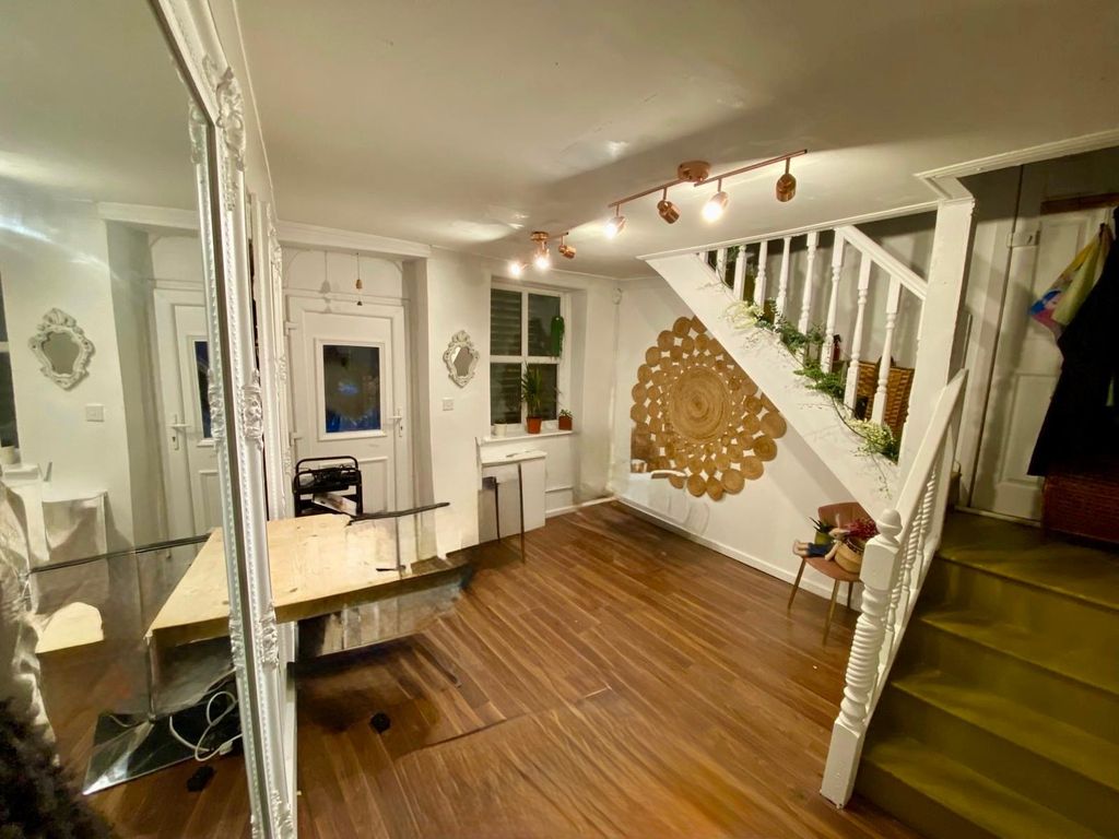 Property photo 2 of 4