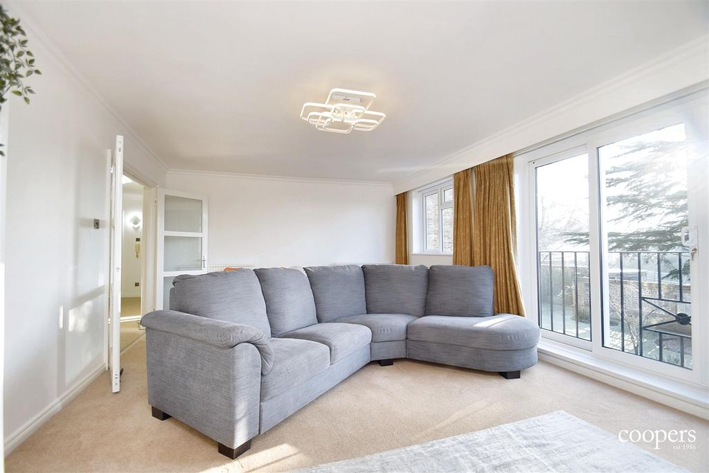 Property photo 1 of 13 Living Room