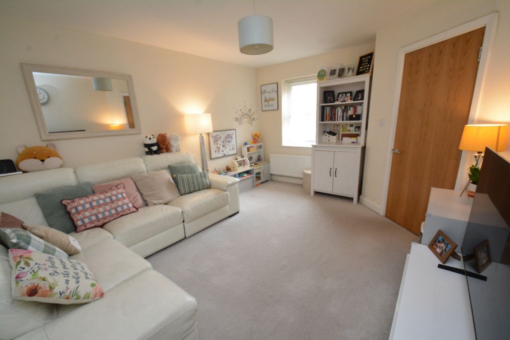 Property photo 2 of 15 Lounge