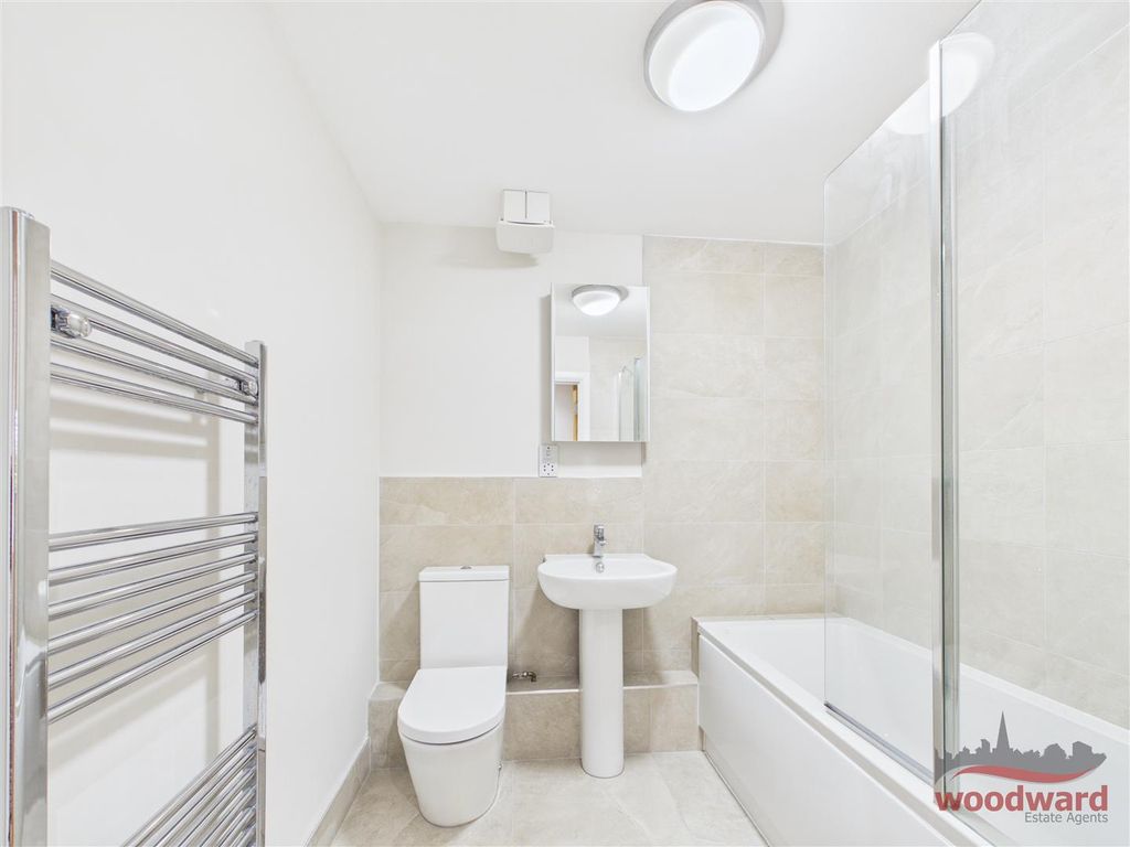 Property photo 3 of 14 Cam05267G0-Pr0236-Still012.Jpg