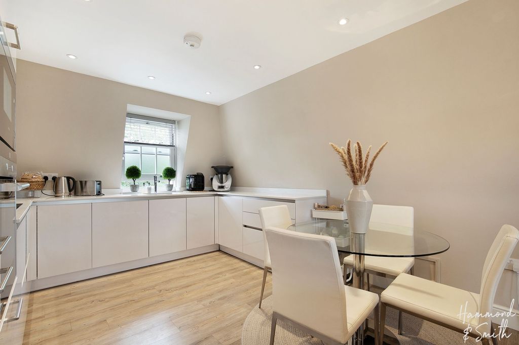 Additional image 4 of 2 bed flat for saleHemnall Street, Epping CM16