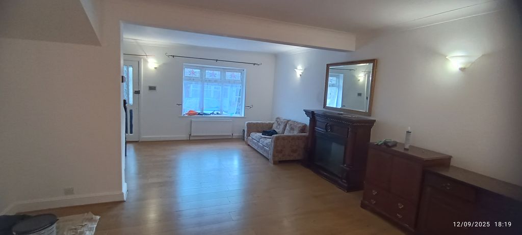 Property photo 3 of 32