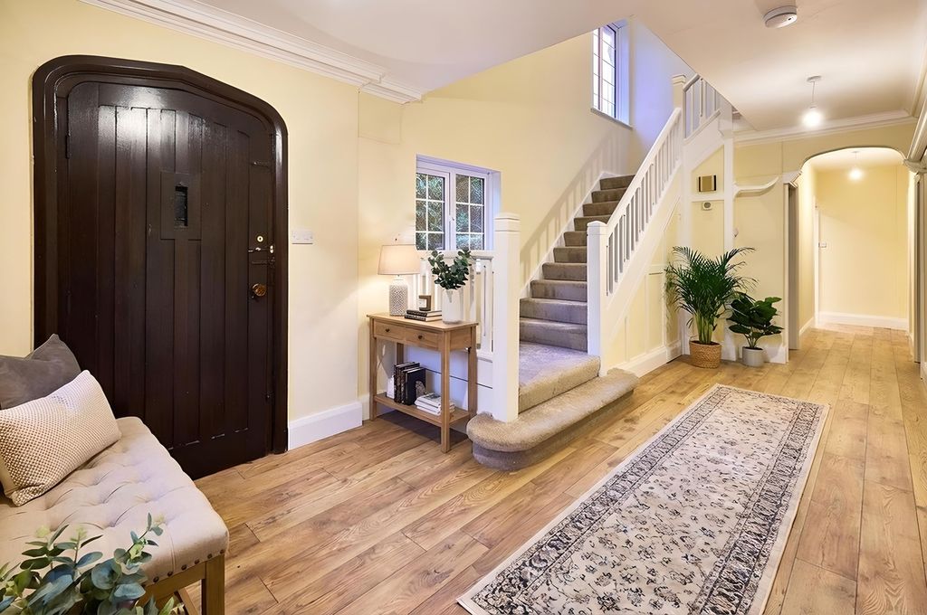 Property photo 2 of 41