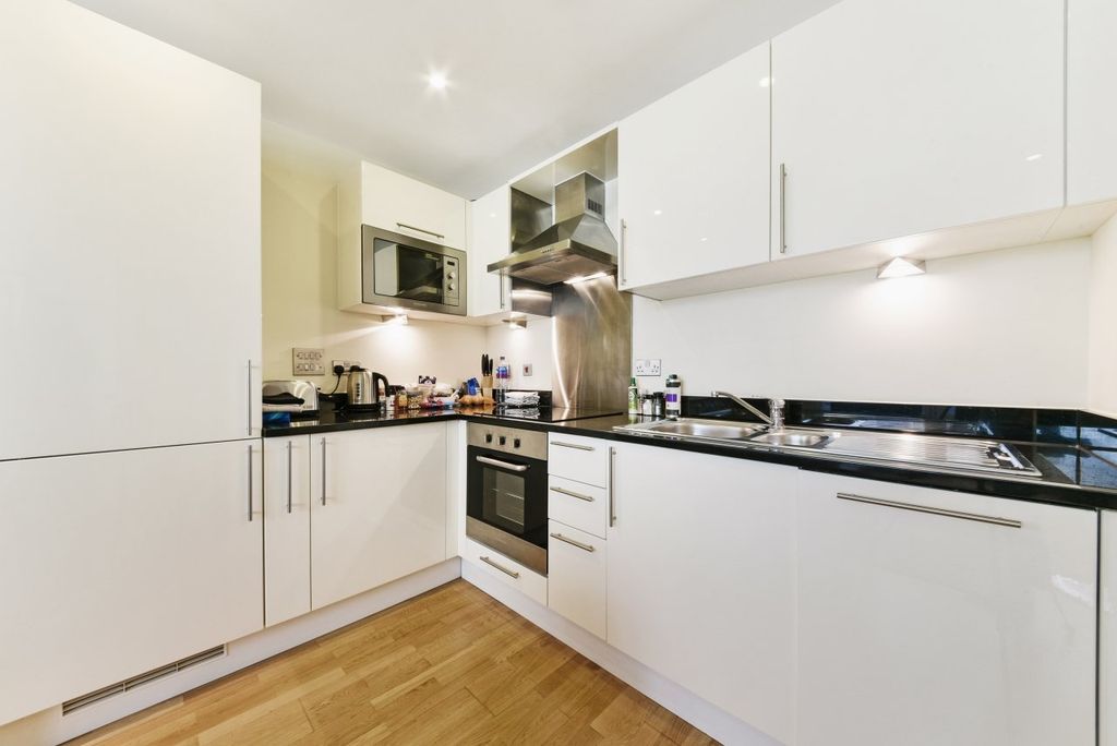 Property photo 2 of 7 Kitchen