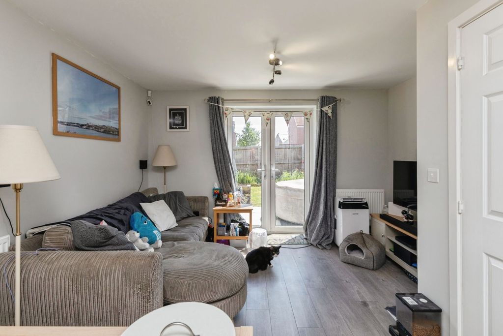 Property photo 2 of 19