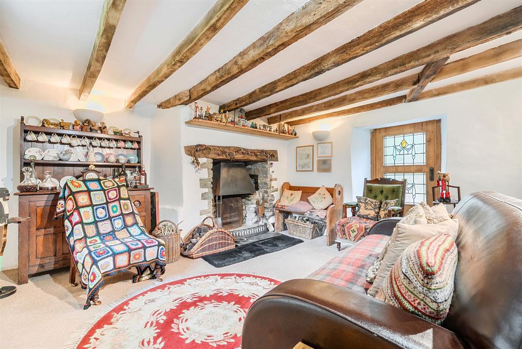 Property photo 2 of 43 Sitting Room