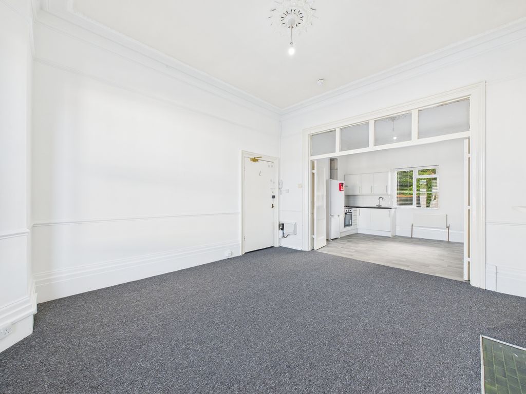 Property photo 3 of 8 Cam03519G0-Pr0438-Still005