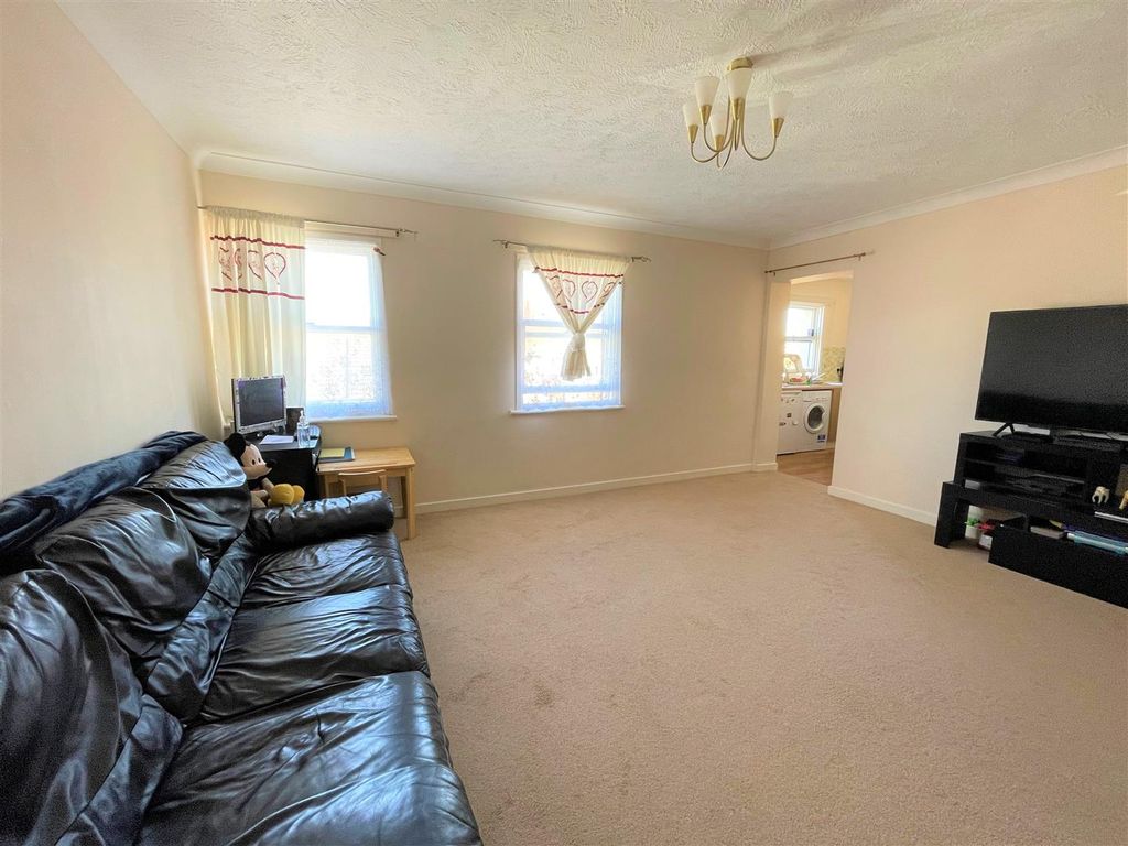 Property photo 2 of 7