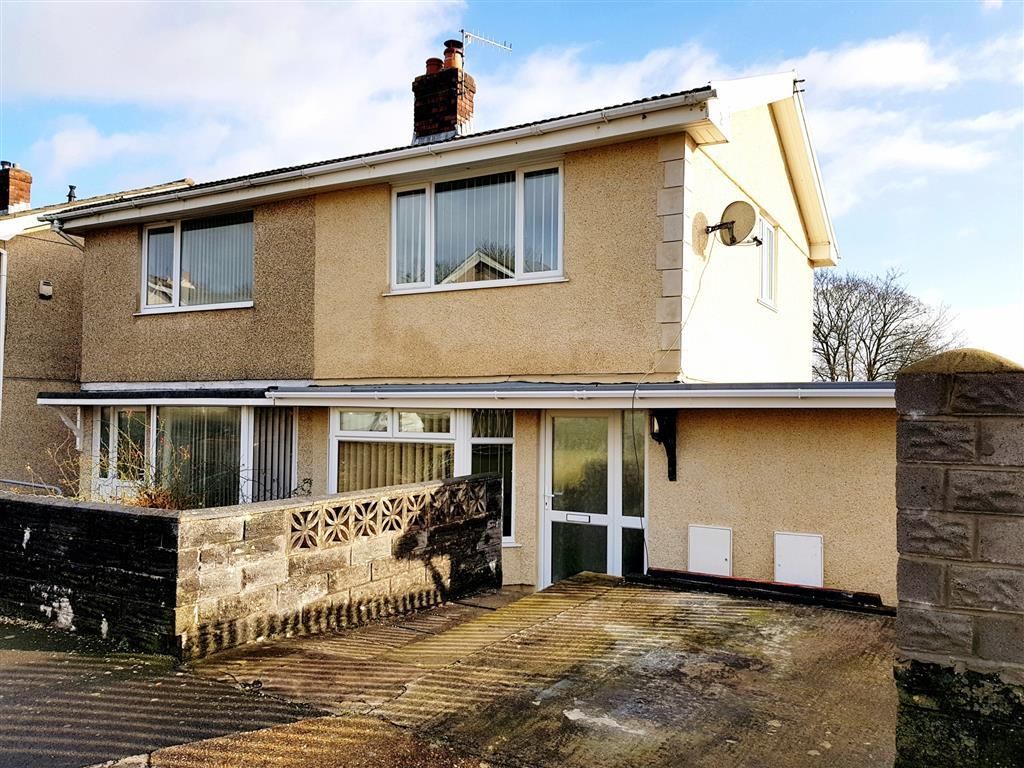 Property photo 1 of 8 Balcony