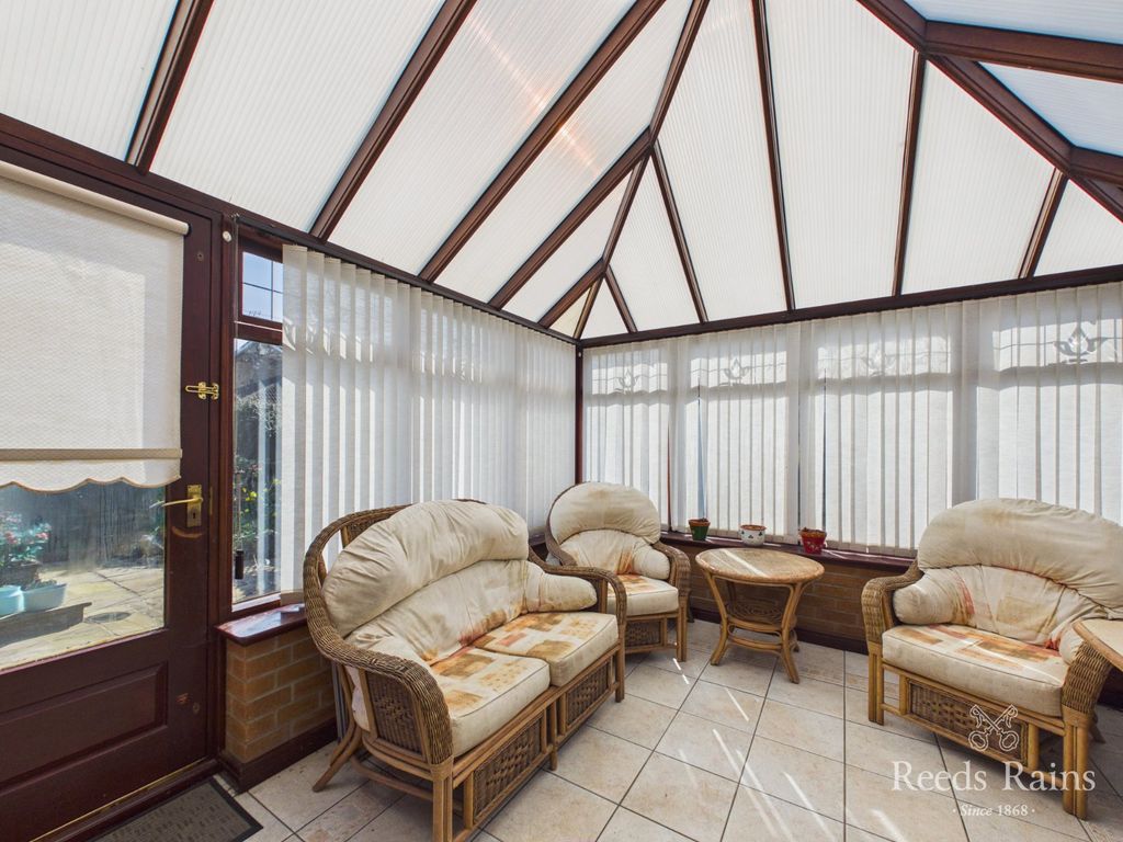 Property photo 3 of 27 Conservatory