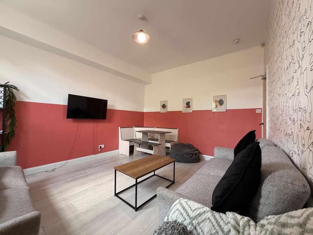 Property photo 3 of 16 Lounge/Diner