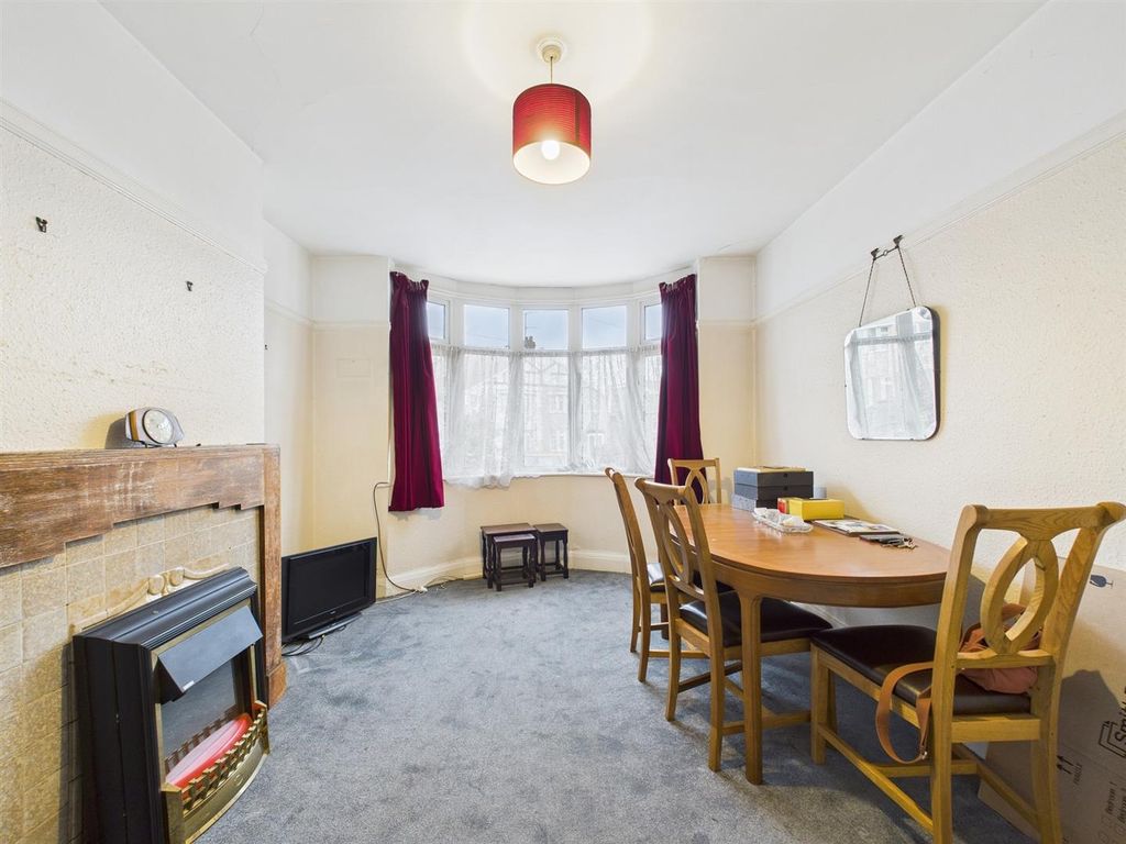 Property photo 2 of 22 2 - Semi-Detached House For Auction, Knowle.Jpg