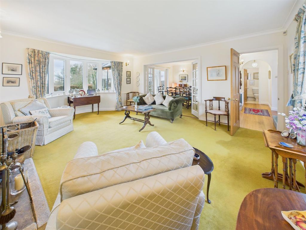 Property photo 3 of 34 Sitting Room