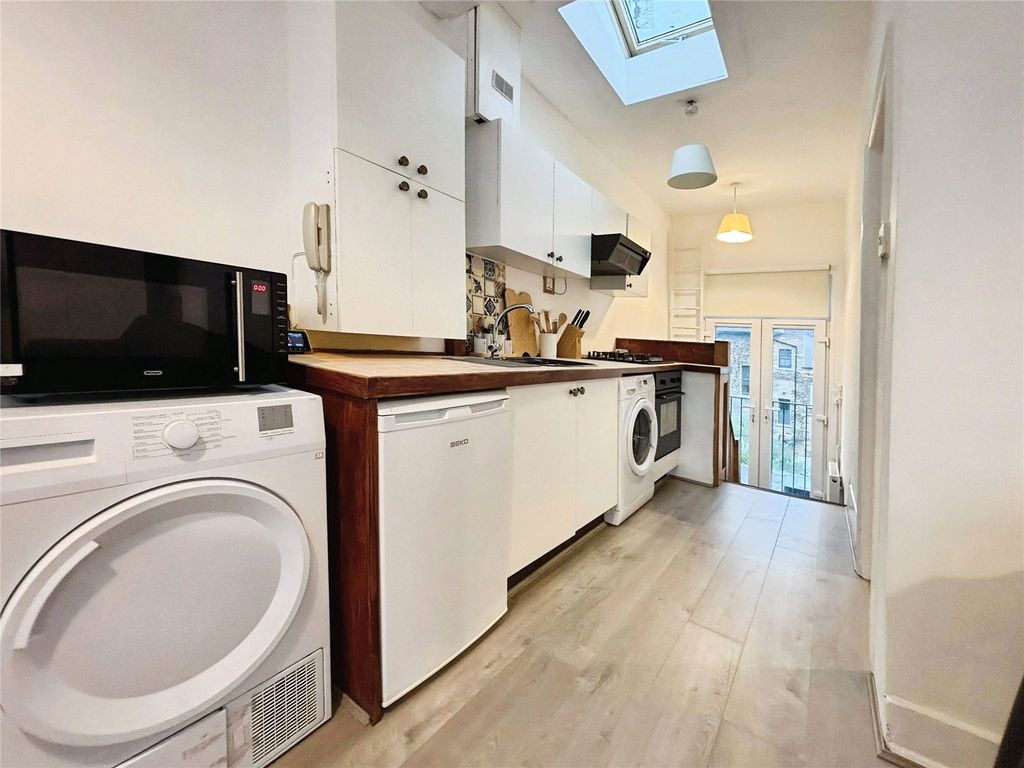 Property photo 3 of 6 Kitchen