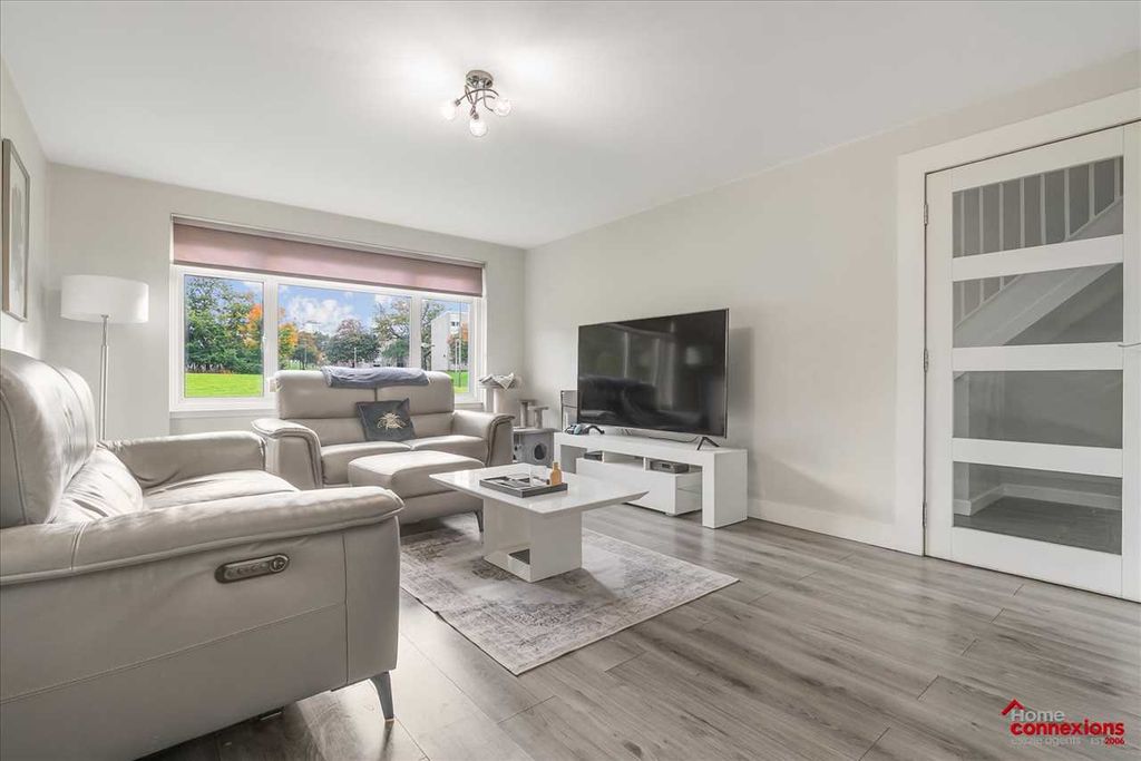 Property photo 3 of 22 Lounge Dining (2)