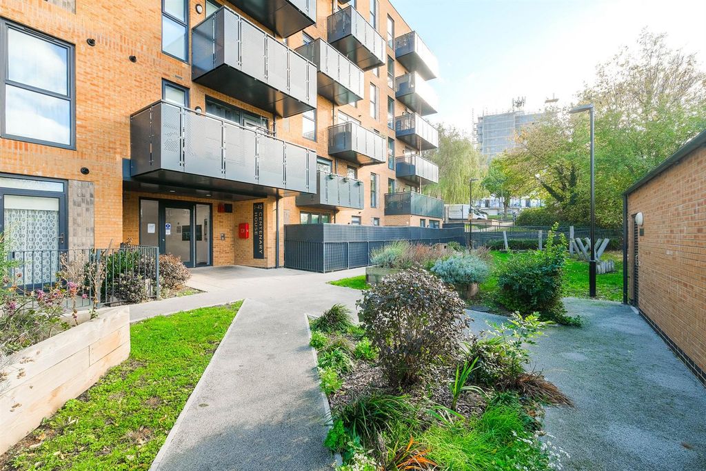 Property photo 2 of 19