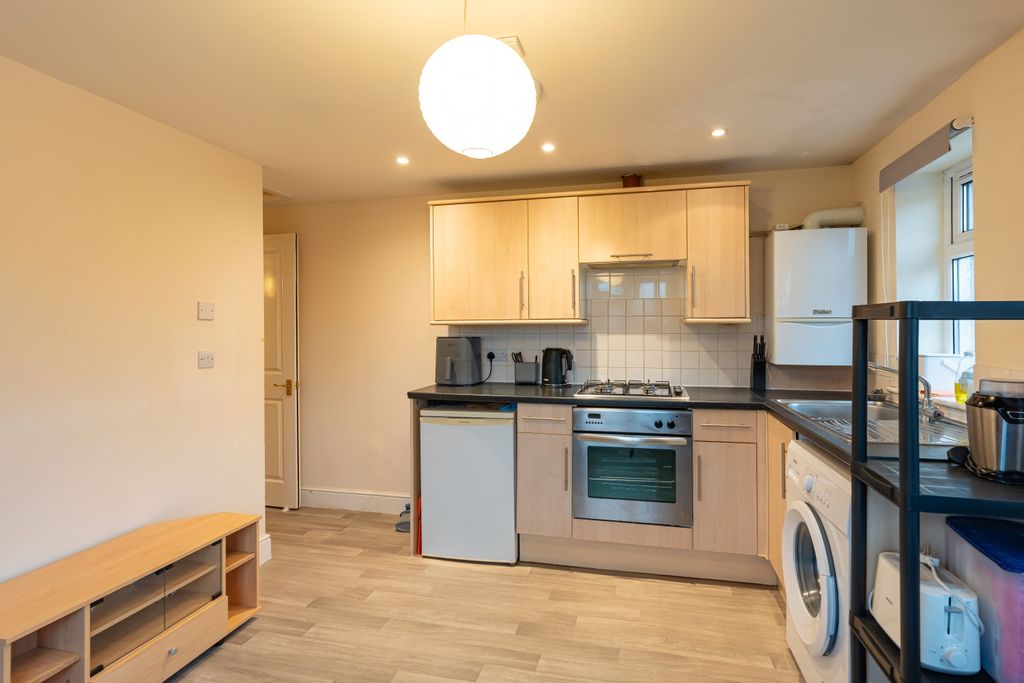 Property photo 2 of 6 Kitchen