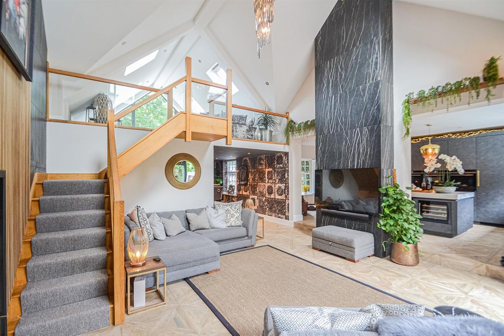 Property photo 3 of 38 Family Room &amp; Vaulted Ceiling
