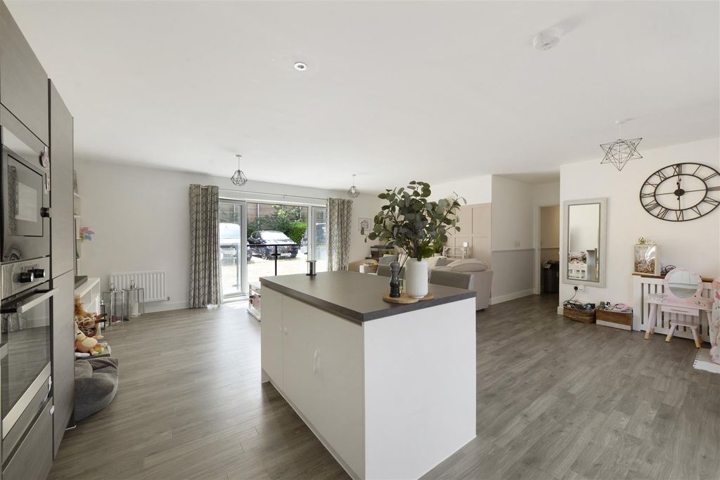 Property photo 2 of 17 7