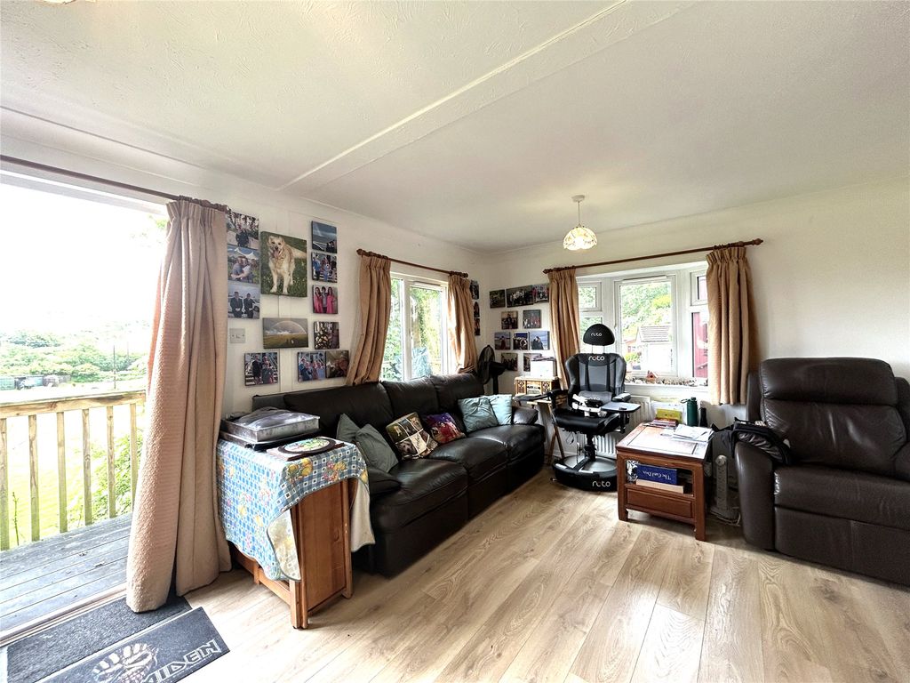 Property photo 2 of 16 Picture No. 13
