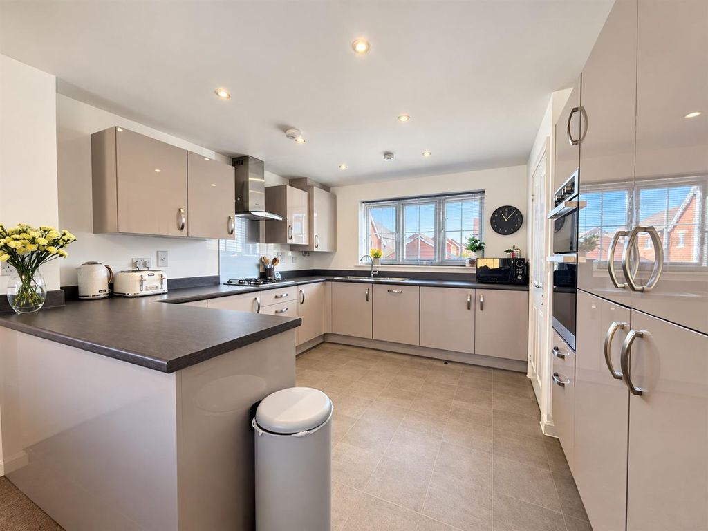 Property photo 2 of 15 Kitchen