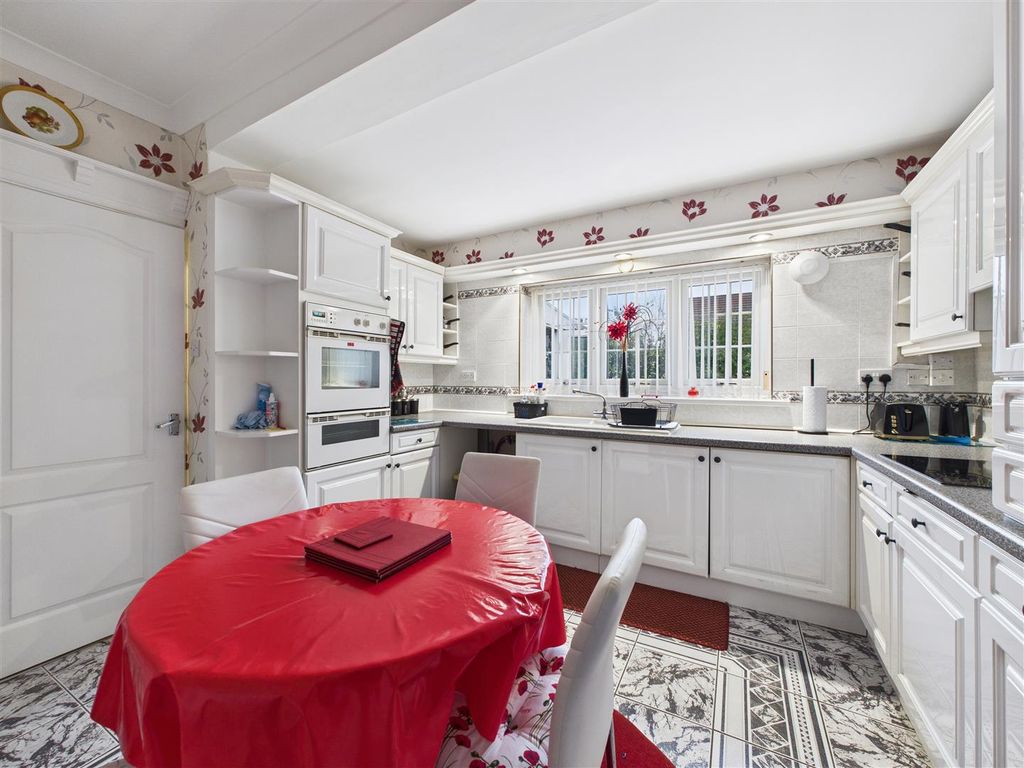 Property photo 3 of 22 Cam05476G0-Pr0084-Still013.Jpg