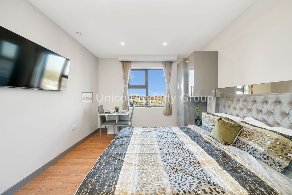 Property photo 2 of 18