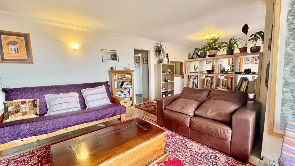 Property photo 2 of 23