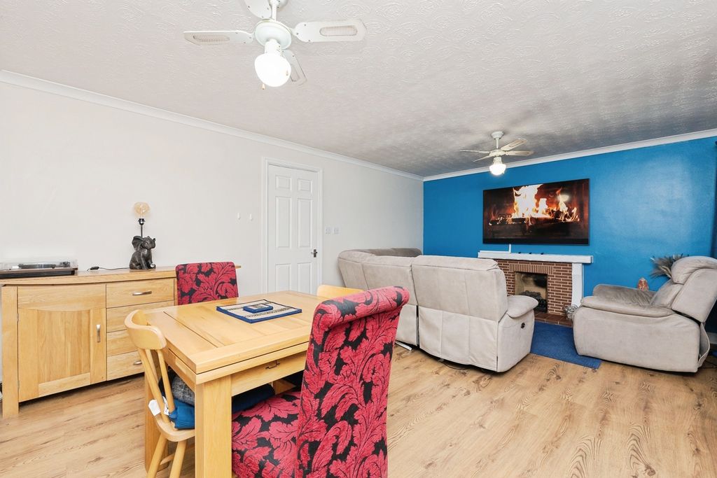 Property photo 3 of 24 Pbox-Img.Jpg