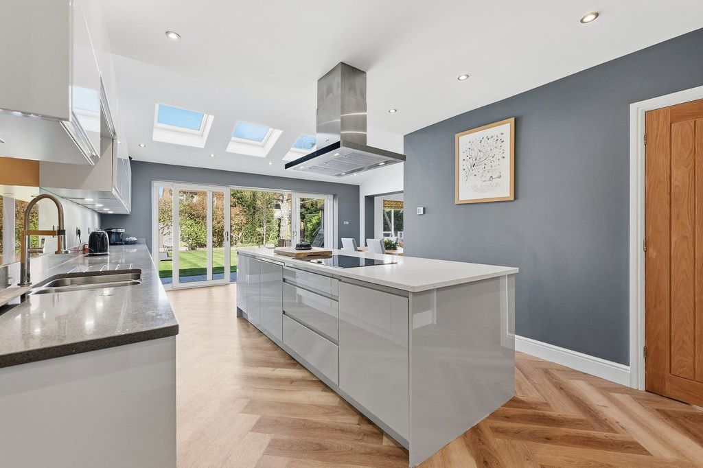 Property photo 3 of 46