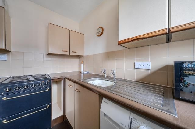 Property photo 2 of 19 Kitchen