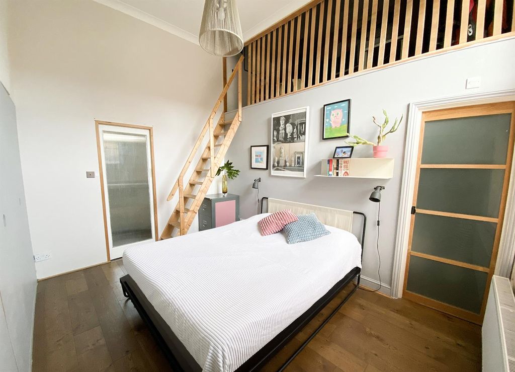 Property photo 3 of 15 m11.Jpg