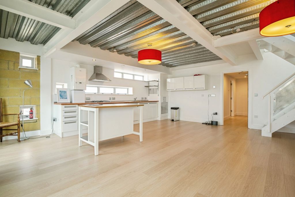 Property photo 2 of 24 Pbox-Img.Jpg