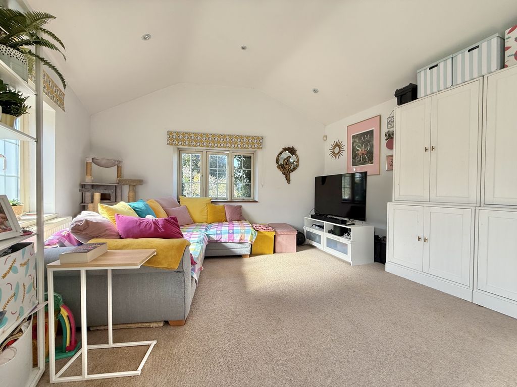 Property photo 3 of 11 Photo 5