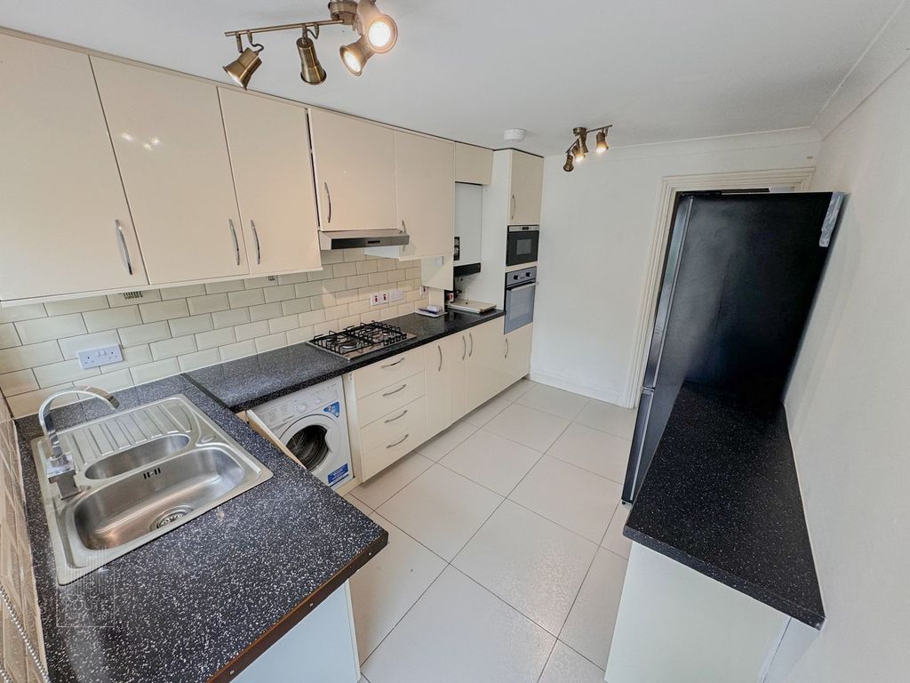 Property photo 2 of 11 Photo 1