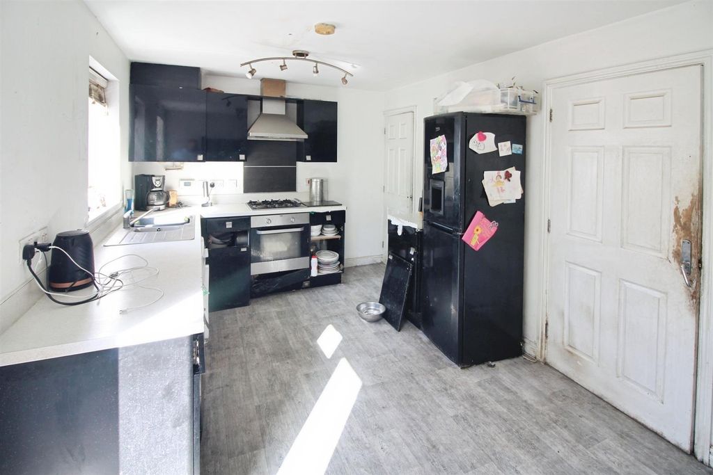 Property photo 3 of 8 Kitchen/Diner