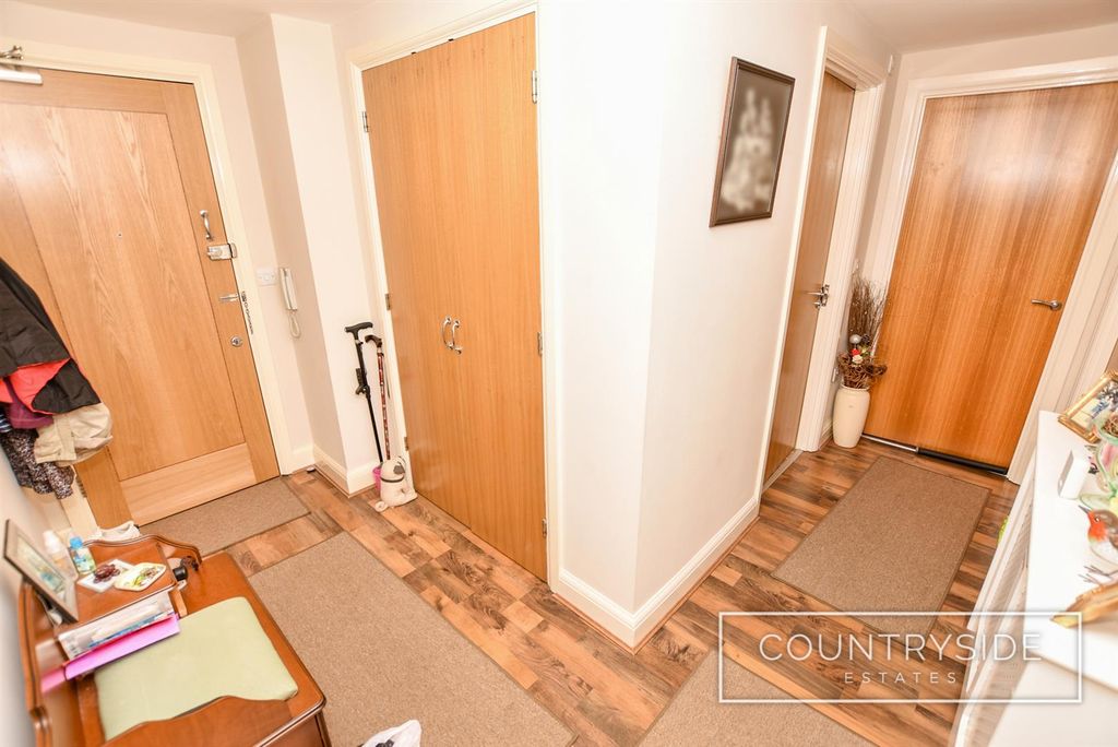 Property photo 2 of 12 Entrance Hall