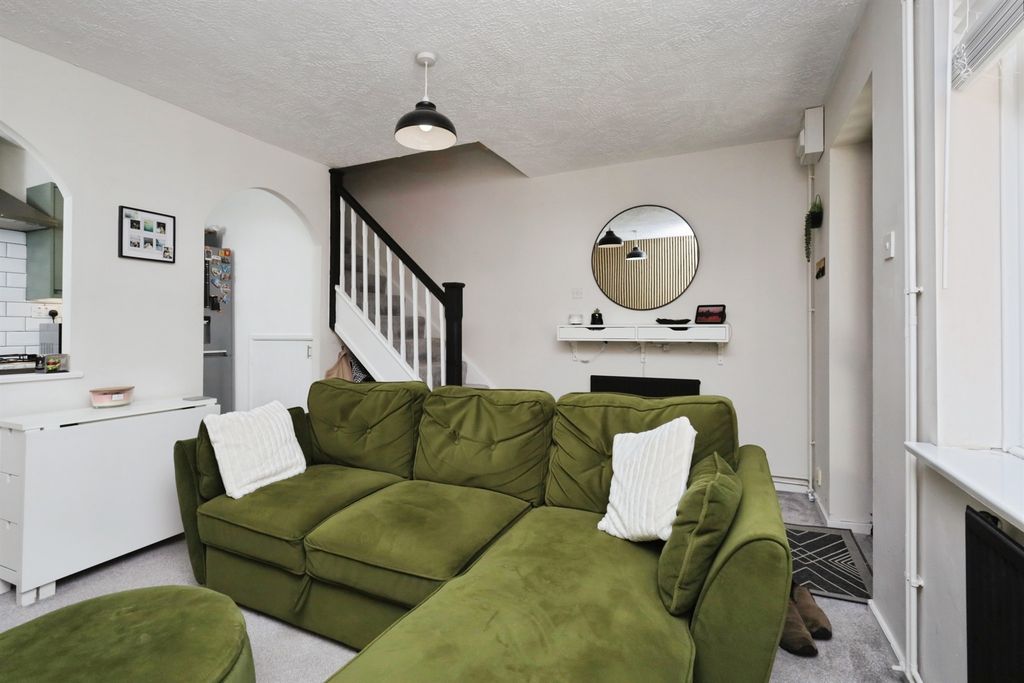Property photo 2 of 9