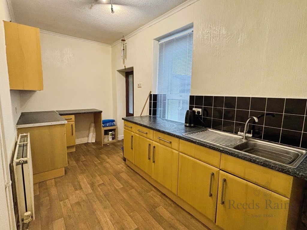 Property photo 2 of 12 Picture No. 13