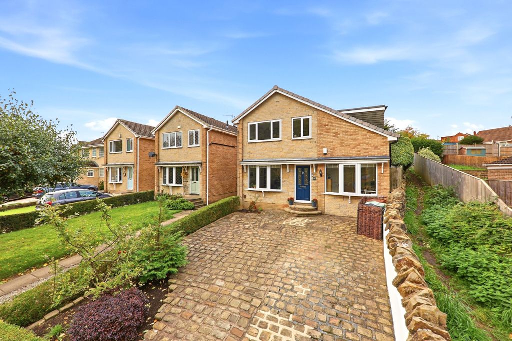 Property photo 1 of 32