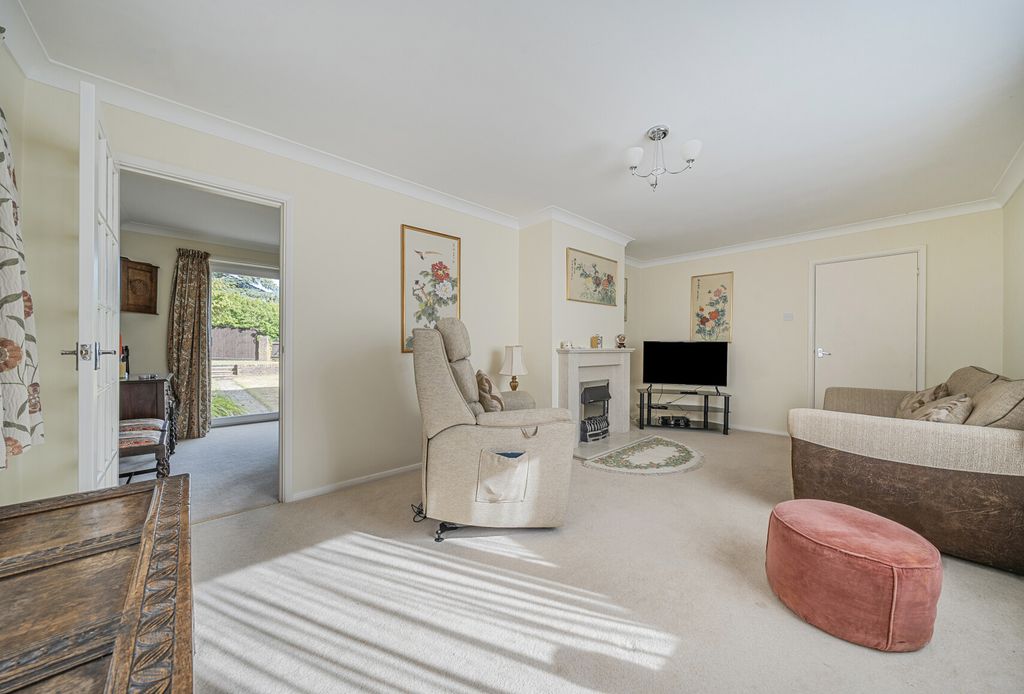 Property photo 2 of 18 1346690-15-68B5Cb...