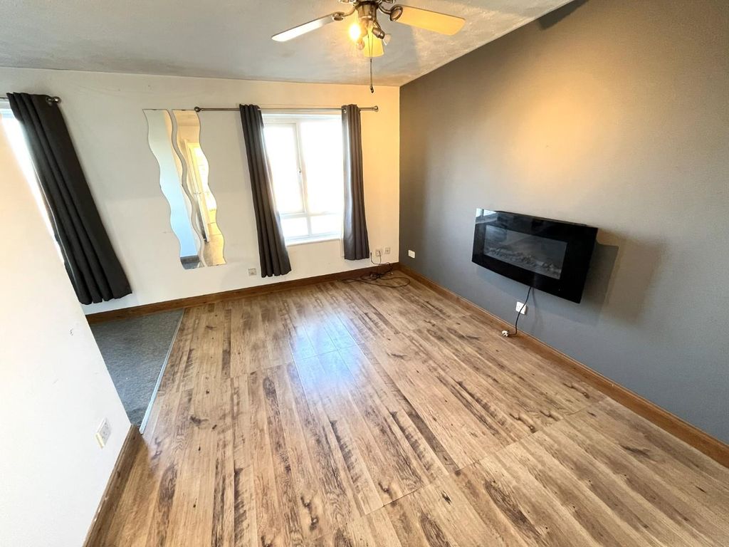 Property photo 3 of 15 Lounge Area