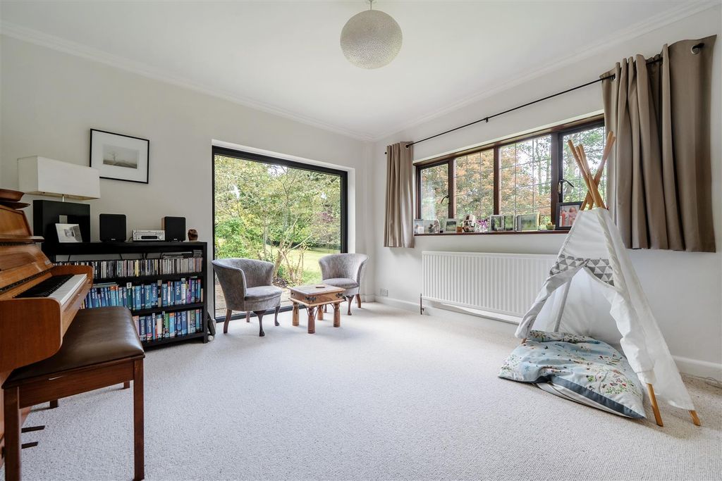 Property photo 3 of 19 Drawing Room 2nd Aspect.Jpg