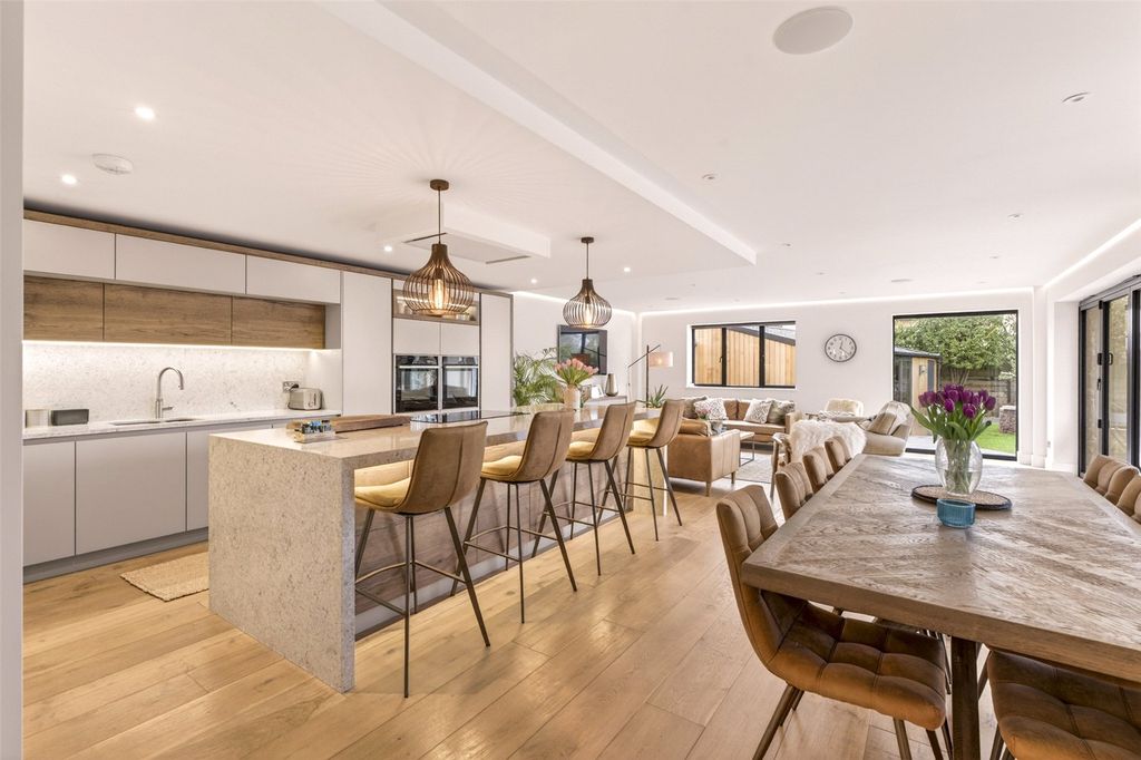 Property photo 2 of 34 Picture No. 21